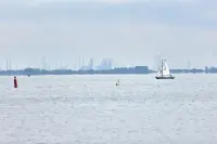 oosterschelde op de achtergrond