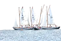 4 vletten die een boei ronden op de oosterschelde tijdens de regionale zeilwedstrijden